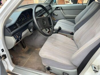 Mercedes Benz 200D - Image 2