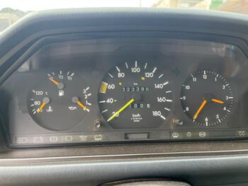 Mercedes Benz 200D - Image 8