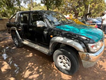 Toyota Hilux 4WD - Image 2