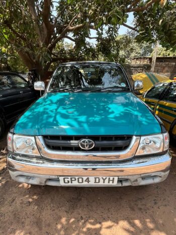 Toyota Hilux 4WD - Image 8