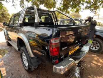 Toyota Hilux 4WD - Image 6