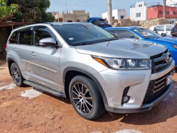 Toyota Highlander SE - SOLD