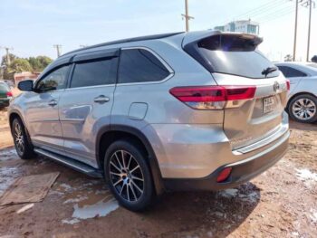 Toyota Highlander SE - SOLD - Image 4
