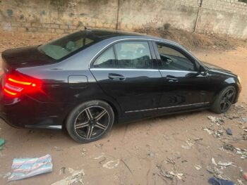 Mercedes Benz C300 4MATIC - Image 2