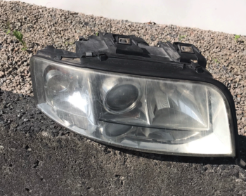Headlight for Audi A6 right side in good condition